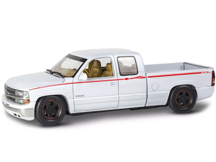 Level 4 Model Kit 1999 Chevrolet Silverado Street Pickup Truck 1/25 Scale Model by Revell-1