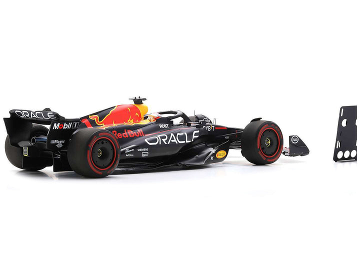 Red Bull Racing RB19 #1 Max Verstappen "Oracle" Winner Formula One F1 "British GP" (2023) with Pit Board and Acrylic Display Case 1/18 Model Car by Spark-1