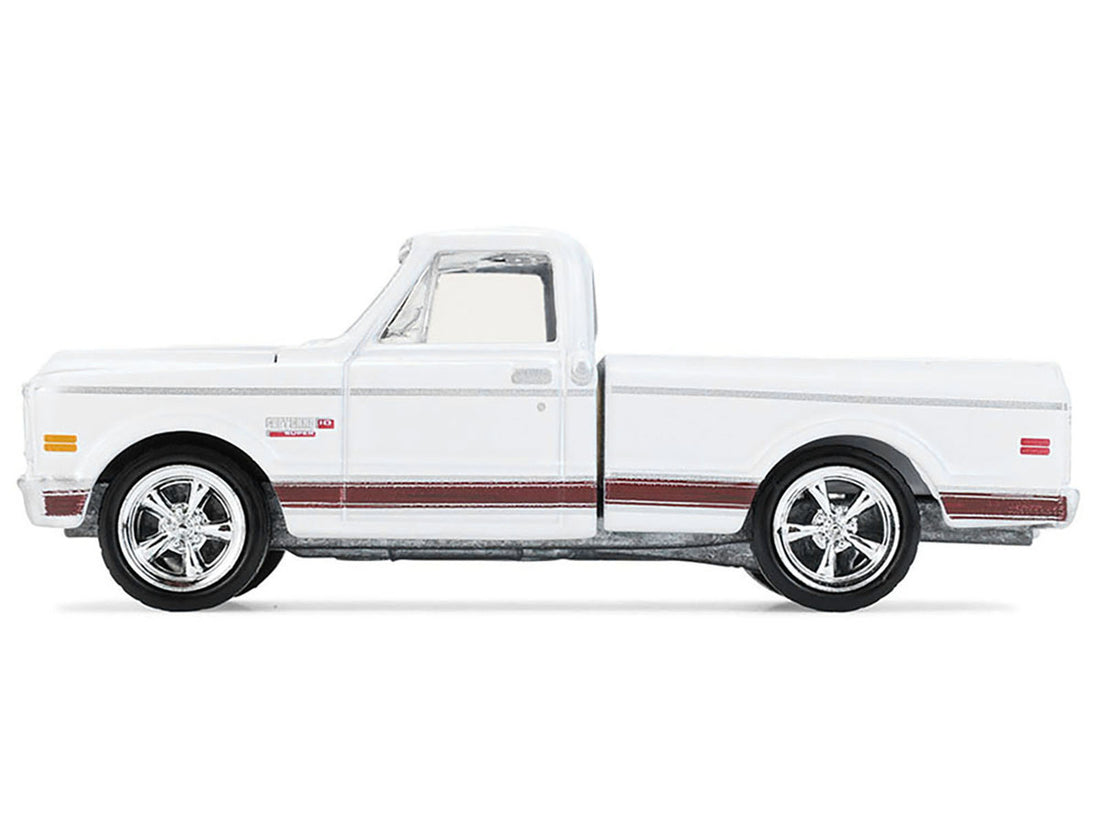 Chevrolet Cheyenne C10 1972 Short Bed Pickup Truck White "Hobby Exclusive" Series 1/64 Diecast Model Car by Greenlight