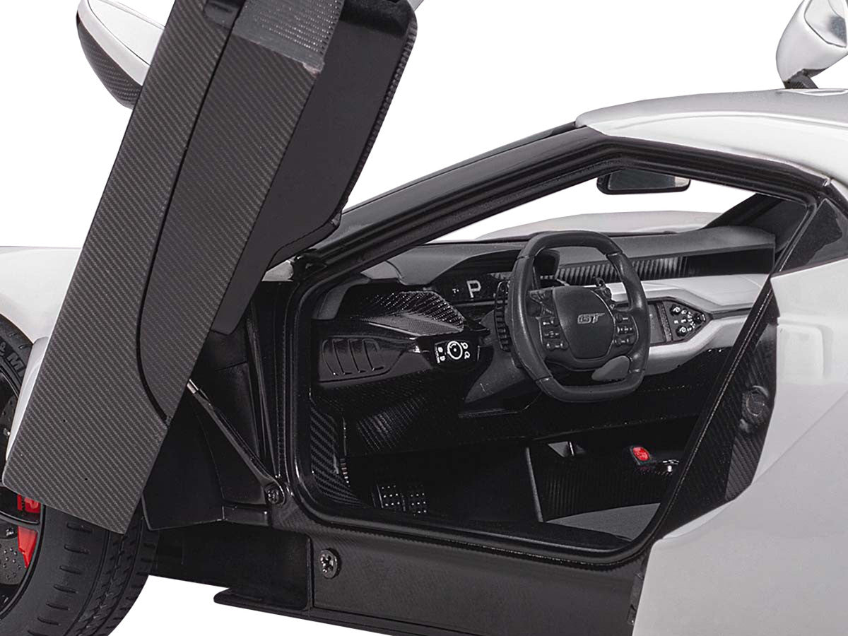 Ford 2017 GT Frozen White 1/18 Model Car by Autoart 3