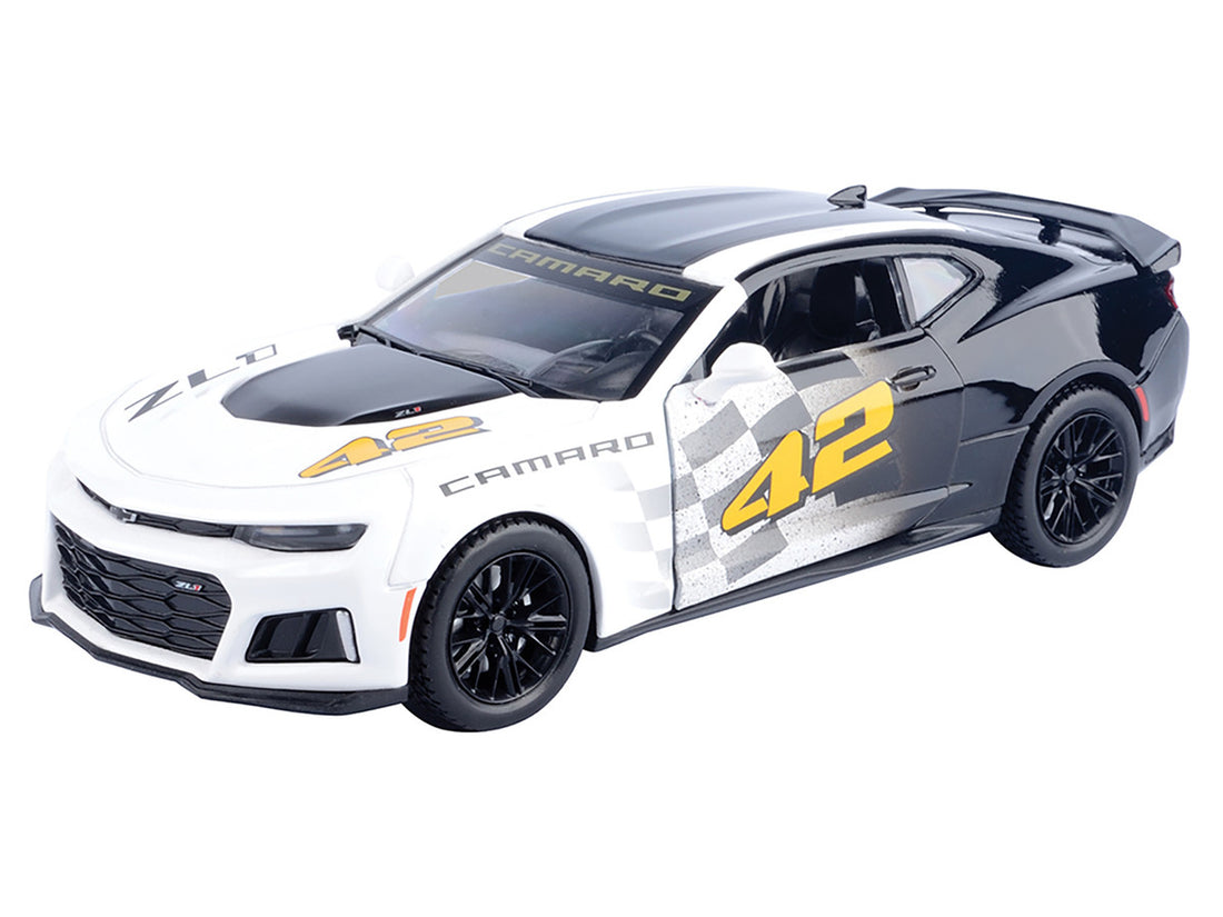 2017 Chevrolet Camaro ZL1 #42 Black and White "GT Racing" Series 1/24 Diecast Model Car by Motormax-0