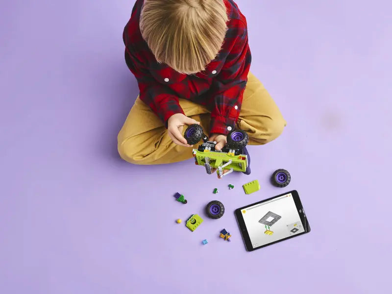 LEGO 76312 Marvel The Hulk Truck vs. Thanos 4