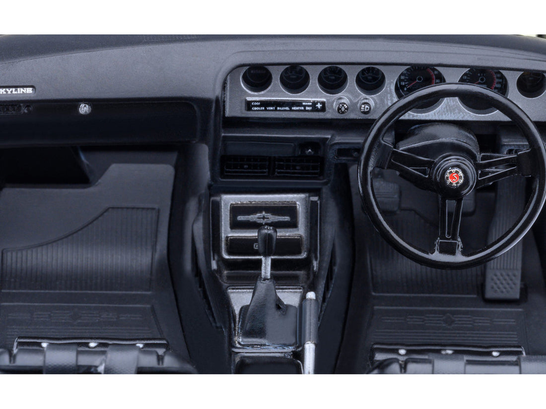 Nissan Skyline 2000GT-R (KPGC110) Tuned Version RHD (Right Hand Drive) White 1/18 Model Car by Autoart-2