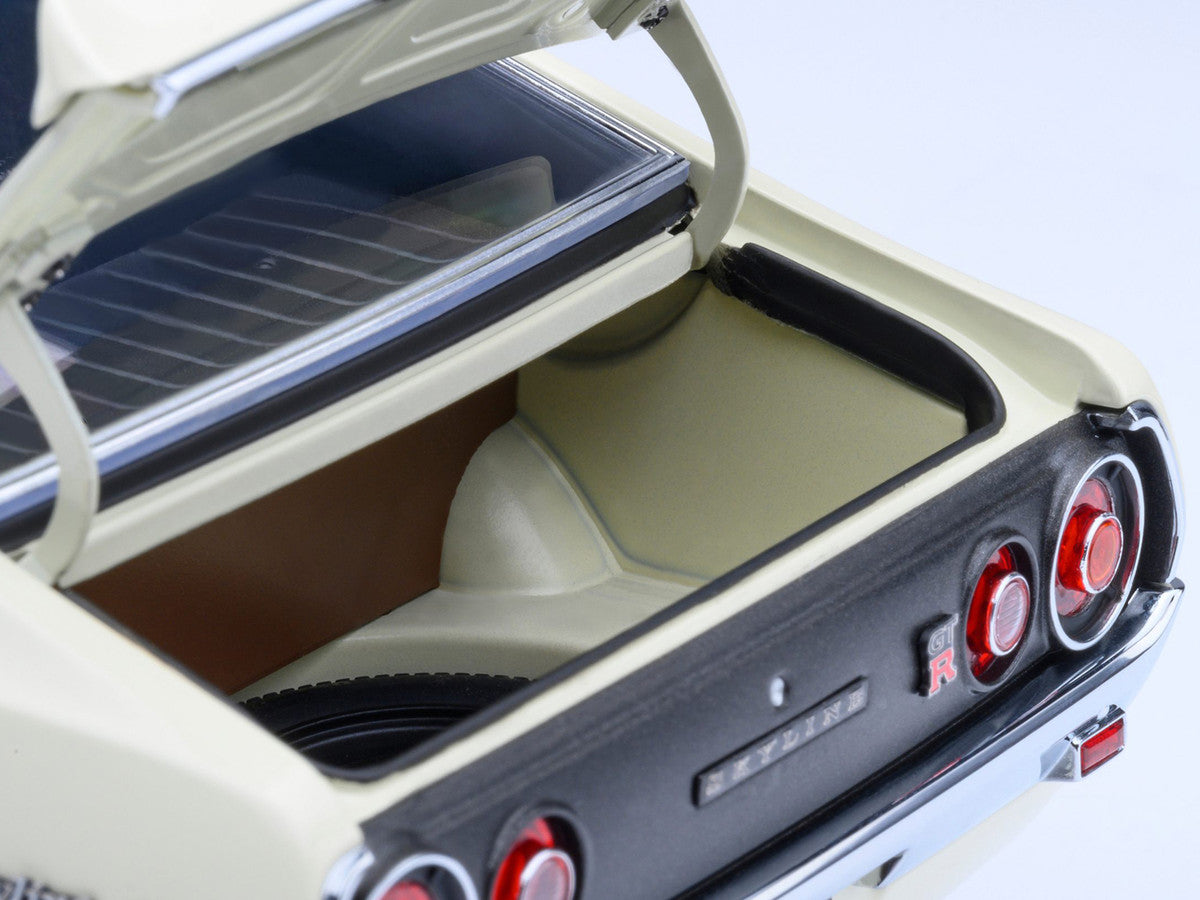 Nissan Skyline 2000GT-R (KPGC110) Tuned Version RHD (Right Hand Drive) White 1/18 Model Car by Autoart-1