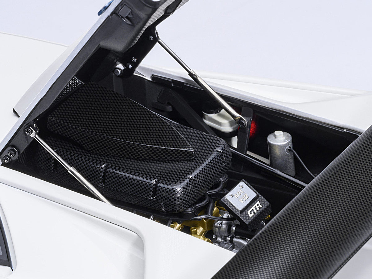 Lamborghini Diablo GTR Impact White 1/18 Model Car by Autoart-3