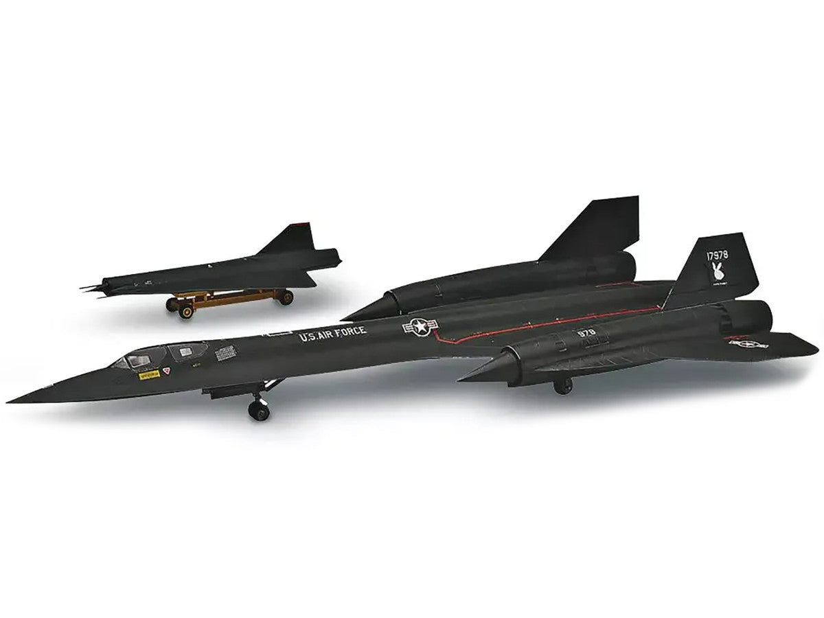 Level 4 Model Kit Lockheed SR-71 Blackbird Reconnaissance Aircraft 1/72 Scale Model by Revell-1