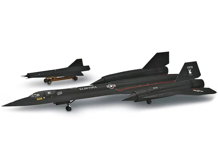 Level 4 Model Kit Lockheed SR-71 Blackbird Reconnaissance Aircraft 1/72 Scale Model by Revell-1