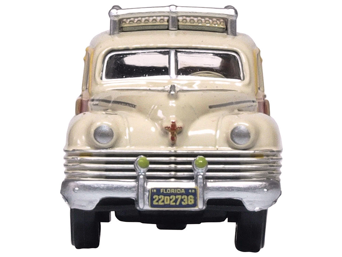 1942 Chrysler Town & Country Woody Wagon Catalina Tan with Wood Panels and Roof Rack 1/87 (HO) Scale Diecast Model Car by Oxford Diecast-2