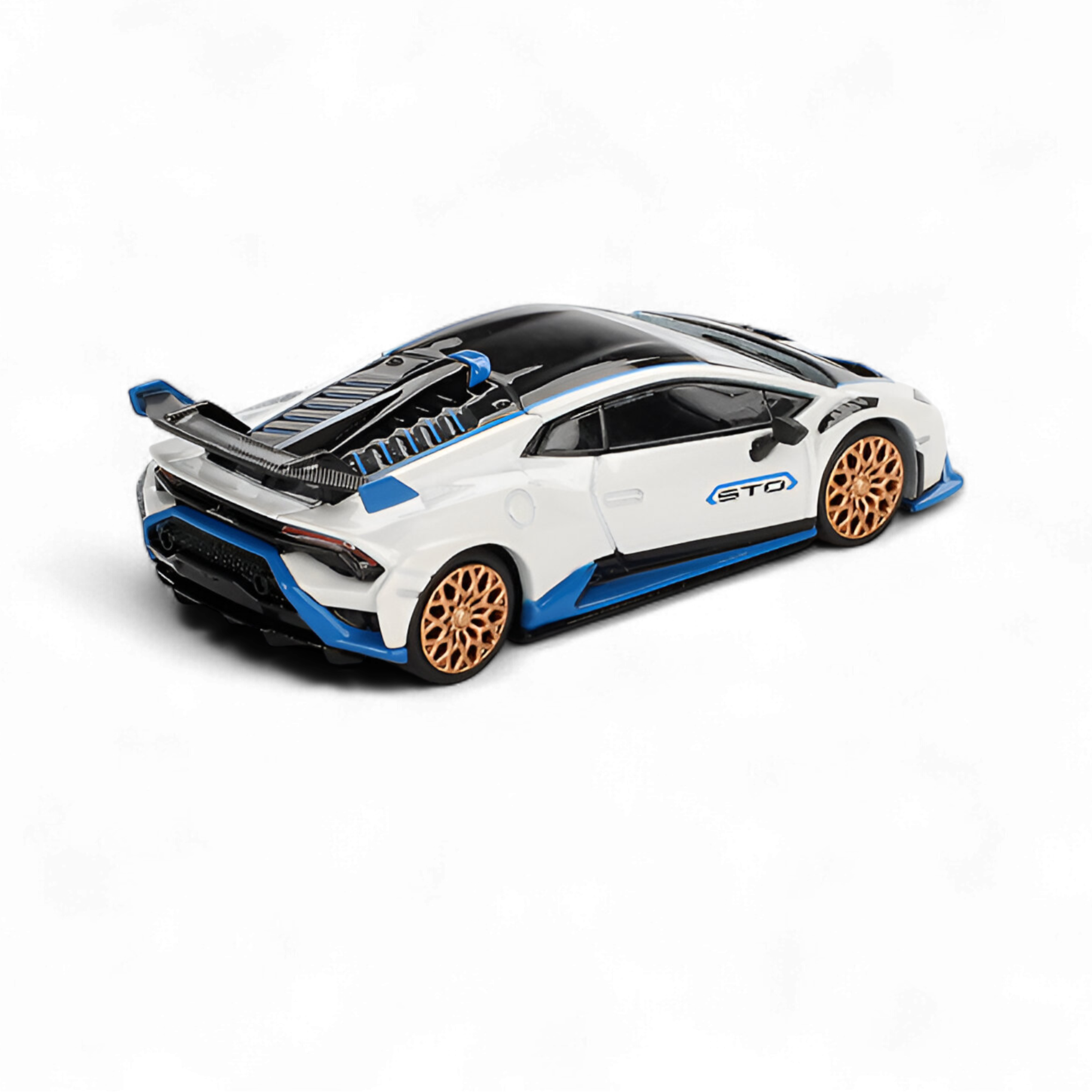 Lamborghini Huracán STO Bianco Asopo #788 1:64 by Mini-GT  3