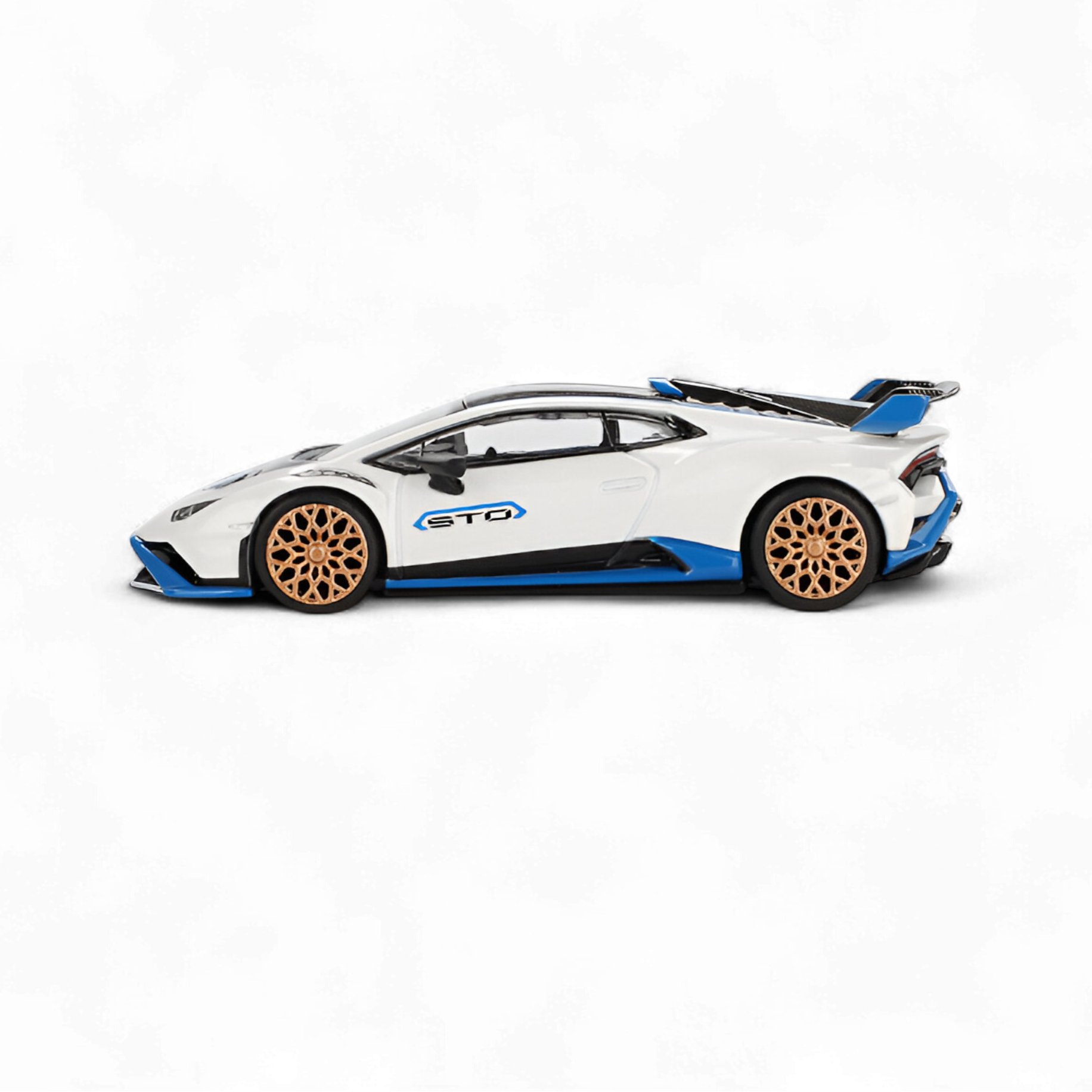 Lamborghini Huracán STO Bianco Asopo #788 1:64 by Mini-GT  2