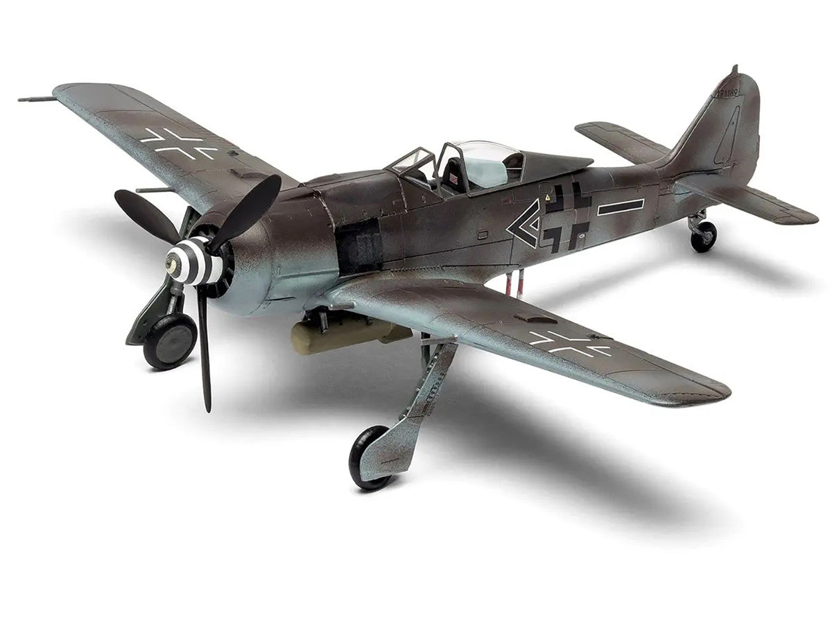 Level 1 Model Kit Focke-Wulf Fw190-A8/F-8 Fighter Aircraft with 2 Scheme Options 1/72 Plastic Model Kit by Airfix-4
