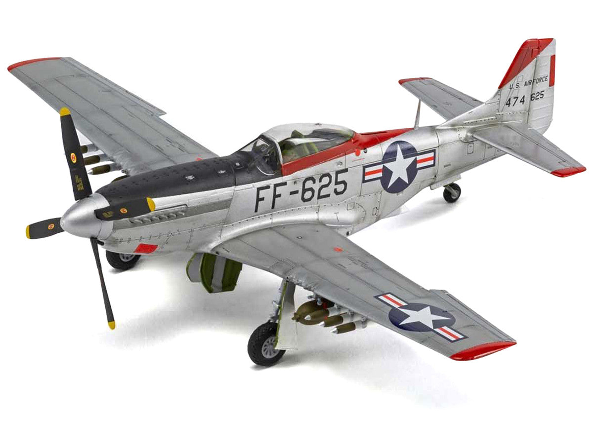 Level 2 Model Kit North American F-51D Mustang Fighter Aircraft with 3 Scheme Options 1/48 Plastic Model Kit by Airfix-1