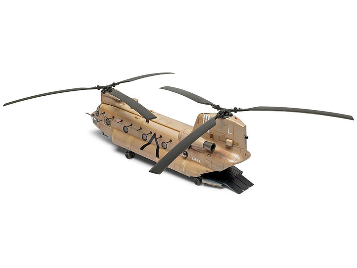Level 3 Model Kit Boeing Chinook HC.1 Helicopter with 2 Scheme Options 1/72 Plastic Model Kit by Airfix-1