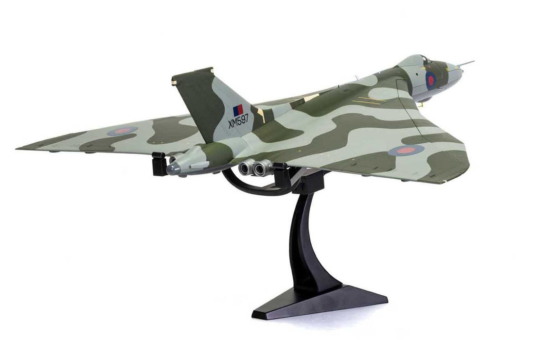 Avro Vulcan B2 Bomber Aircraft "XM597 'Black Buck 6 Shrike Missile Mission Rio de Janeiro Divert Aircraft Falklands War" (1982) British Royal Air Force "The Aviation Archive" Series 1/72 Diecast Model by Corgi-1