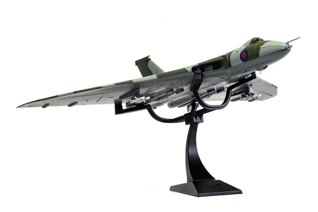 Avro Vulcan B2 Bomber Aircraft "XM597 'Black Buck 6 Shrike Missile Mission Rio de Janeiro Divert Aircraft Falklands War" (1982) British Royal Air Force "The Aviation Archive" Series 1/72 Diecast Model by Corgi-3