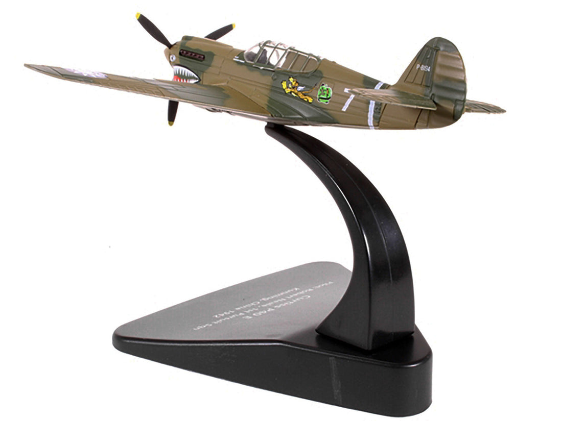 Curtiss P40 E Warhawk Fighter Plane Pilot: Robert Neale 1st Pursuit Squadron Kunming China (1944) "Oxford Aviation" Series 1/72 Diecast Model Airplane by Oxford Diecast-2