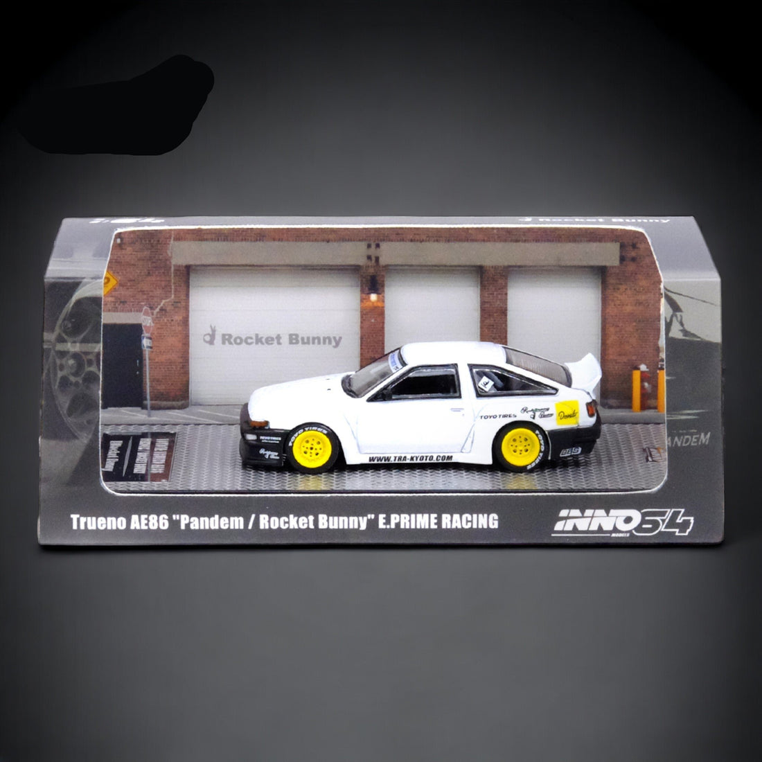 Toyota Corolla Sprinter Trueno AE86 "PANDEM / ROCKET BUNNY" in White 1:64 by Inno64 IN64-AE86P-WHI Package Side View