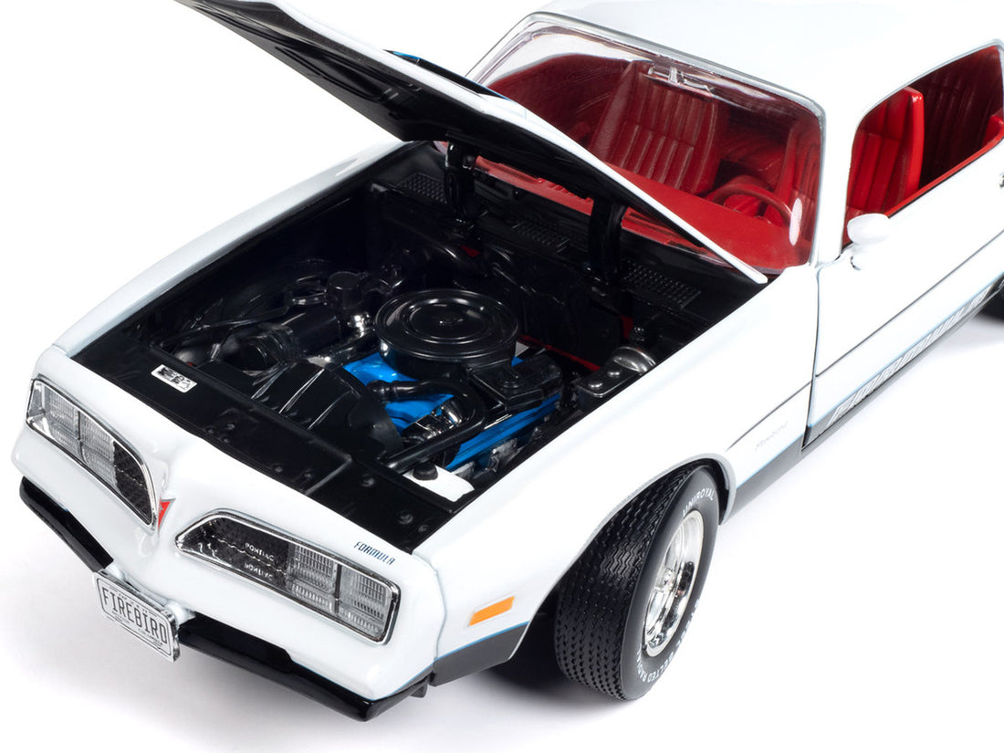 Pontiac Firebird 1977 Formula Cameo White with Red Interior "American Muscle" Series 1/18 Diecast Model Car by Auto World 4
