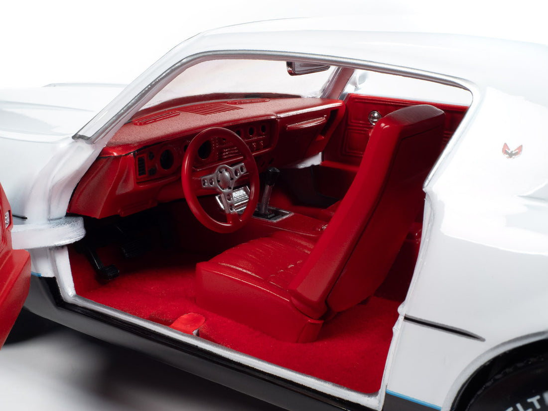 Pontiac Firebird 1977 Formula Cameo White with Red Interior "American Muscle" Series 1/18 Diecast Model Car by Auto World 5