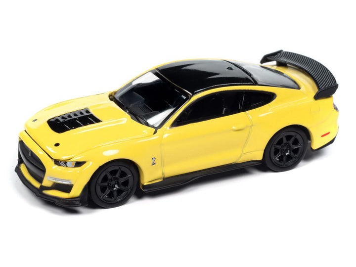2021 Ford Mustang Shelby GT500 Carbon Fiber Track Pack Grabber Yellow with Black Top "Modern Muscle" Series 1/64 Diecast Model Car by Auto World-1