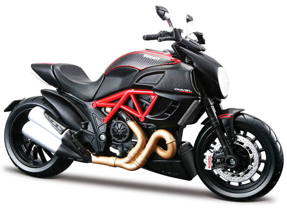 2 Wheelers - Fresh Metals 1:18 - Ducati Diavel Carbonv2- By Maisto