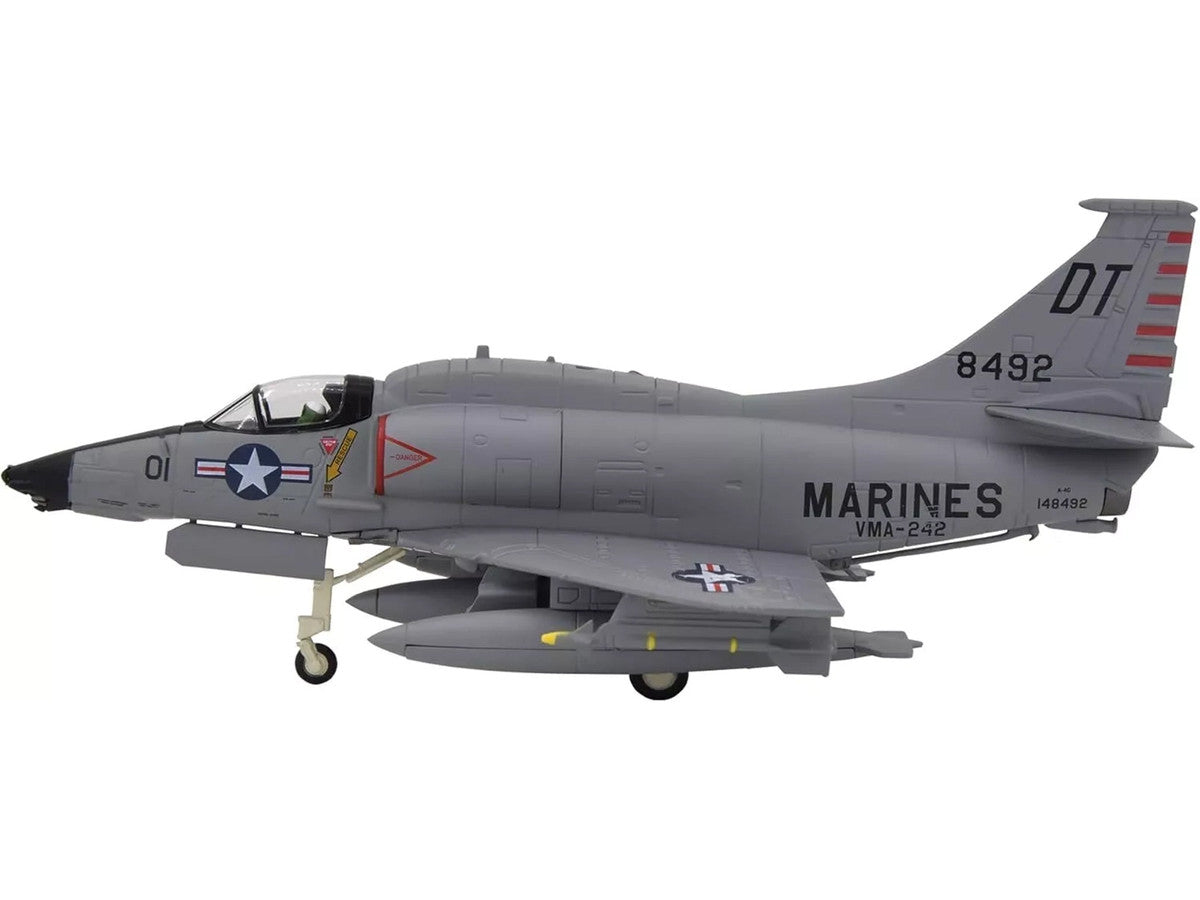 Douglas A-4D Skyhawk Aircraft "VMA-242 Bats NAS Key West 1962 Missile Crisis" United States Marine Corps 1/72 Diecast Model Airplane-1