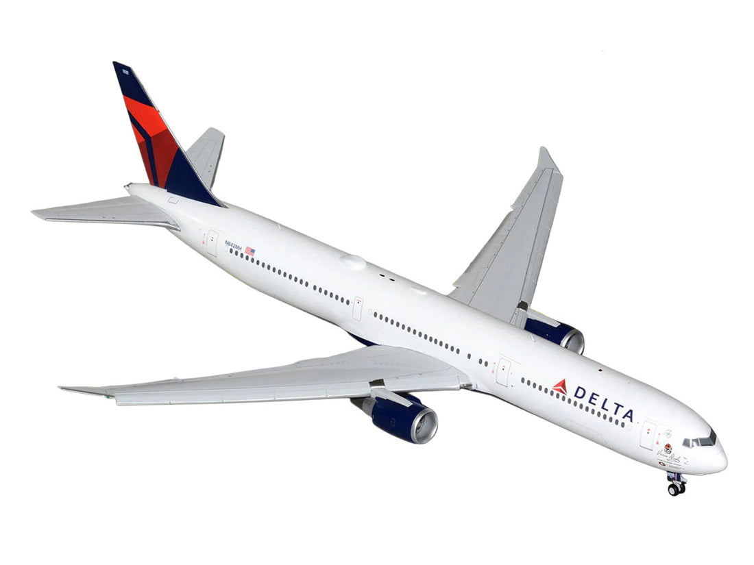 Boeing 767-400ER Commercial Aircraft with Flaps Down "Delta Air Lines" (N482MH) White with Blue and Red Tail "Gemini 200" Series 1/200 Diecast Model Airplane by GeminiJets-1
