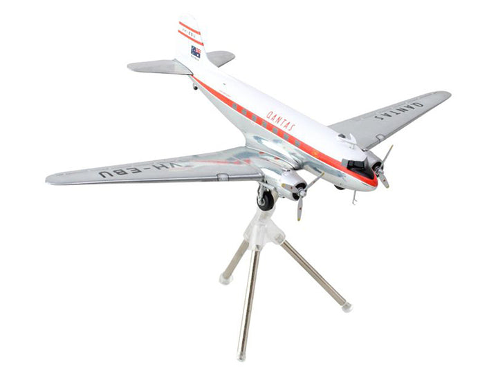 Douglas DC-3 Commercial Aircraft "Qantas Airways" (VH-EBU) White with Red Stripes "Gemini 200" Series 1/200 Diecast Model Airplane by GeminiJets-1
