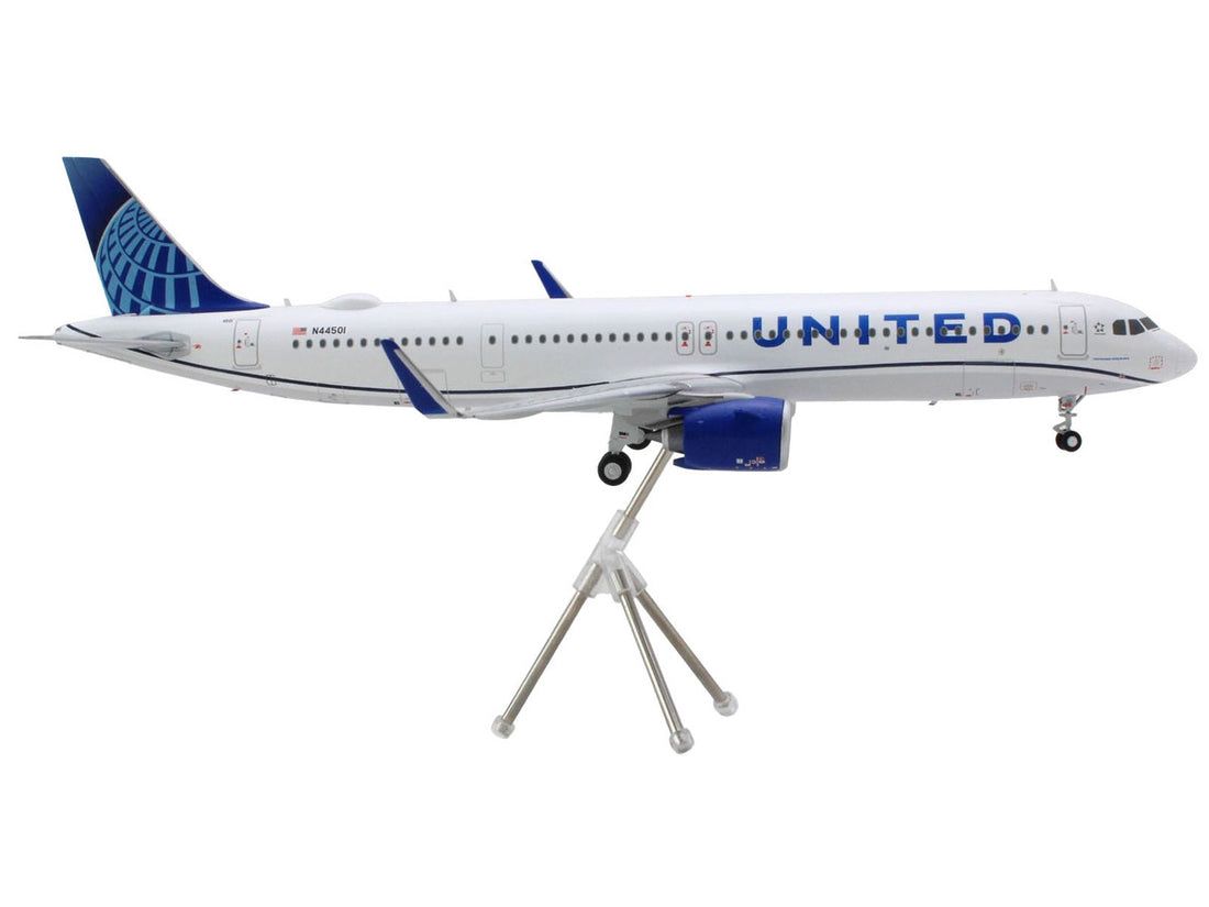 Airbus A321neo Commercial Aircraft "United Airlines" (N44501) White with Blue Tail "Gemini 200" Series 1/200 Diecast Model Airplane by GeminiJets-1