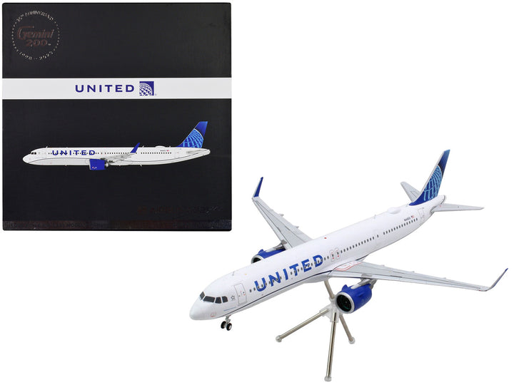 Airbus A321neo Commercial Aircraft "United Airlines" (N44501) White with Blue Tail "Gemini 200" Series 1/200 Diecast Model Airplane by GeminiJets-0