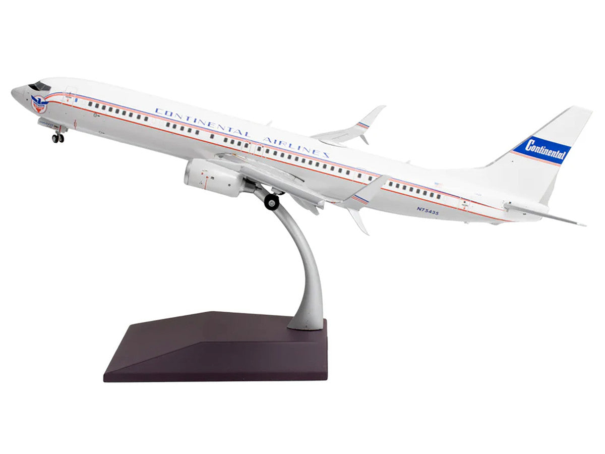Boeing 737-900ER Commercial Aircraft with Flaps Down "Continental Airlines - United Airlines" (N75435) White with Red and Blue Stripes "Gemini 200" Series 1/200 Diecast Model Airplane by GeminiJets 2