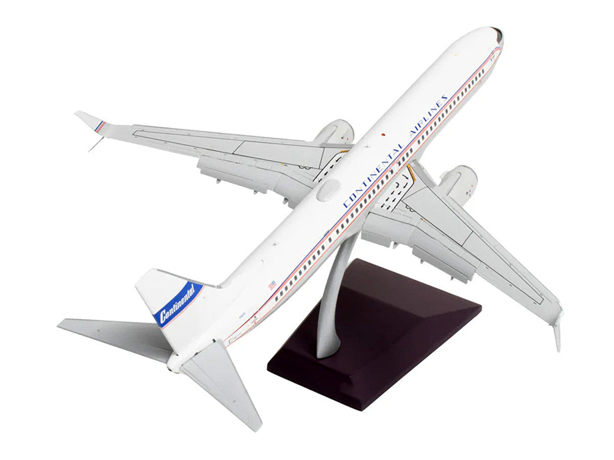 Boeing 737-900ER Commercial Aircraft with Flaps Down "Continental Airlines - United Airlines" (N75435) White with Red and Blue Stripes "Gemini 200" Series 1/200 Diecast Model Airplane by GeminiJets 4