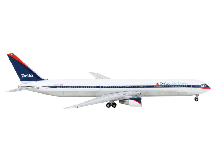 Boeing 767-400ER Commercial Aircraft "Delta Airlines - Interim Livery" White with Blue Stripes 1/400 Diecast Model Airplane by GeminiJets-1