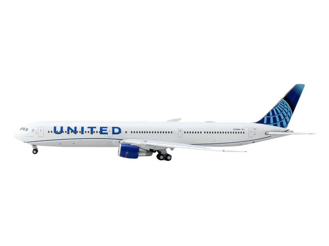 Boeing 767-400ER Commercial Aircraft "United Airlines" (N76064) White with Blue Tail 1/400 Diecast Model Airplane by GeminiJets-2