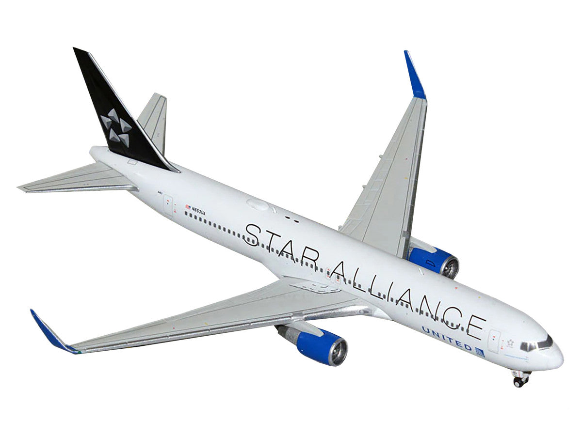 Boeing 767-300ER Commercial Aircraft "United Airlines Star Alliance" (N76516) White with Black Tail 1/400 Diecast Model Airplane by GeminiJets-1