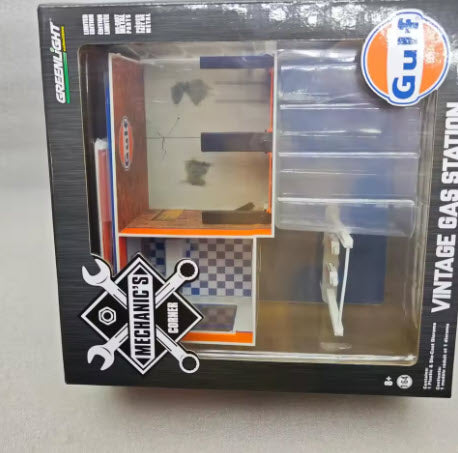 Gulf Vintage Gas Station Diorama 1:64 by Greenlight 5