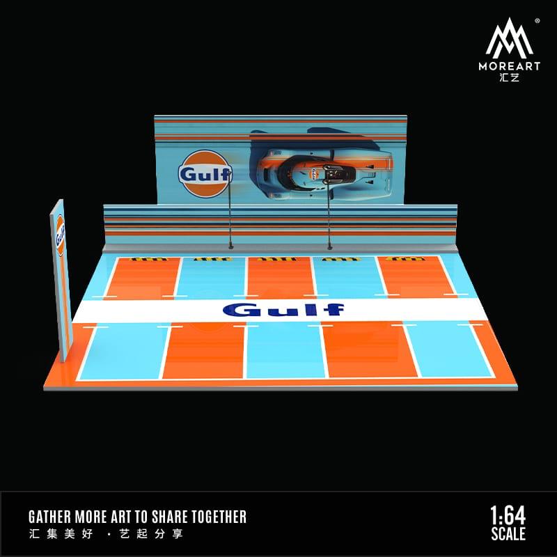 Gulf Parking Lot Scene (MoreArt) 1:64 MO925009