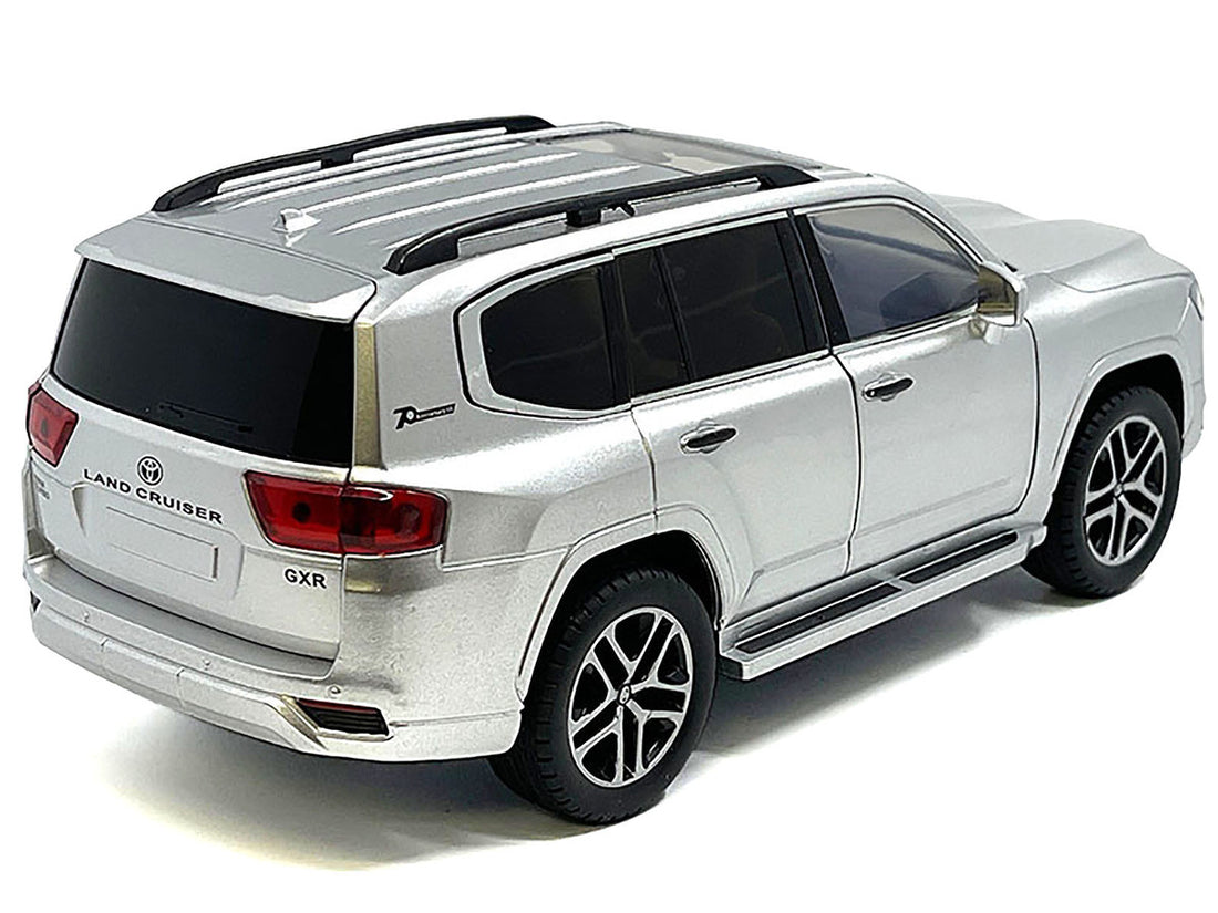 Toyota Land Cruiser Silver Metallic with Sun Roof 1/24 Diecast Model Car-2