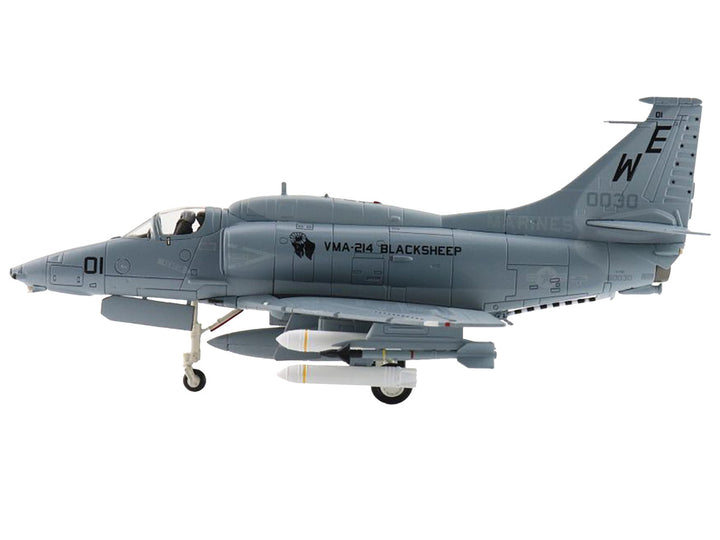 Douglas A-4M Skyhawk Aircraft "VMA-214 Blacksheep" (1989) United States Marines "Air Power Series" 1/72 Diecast Model by Hobby Master-1