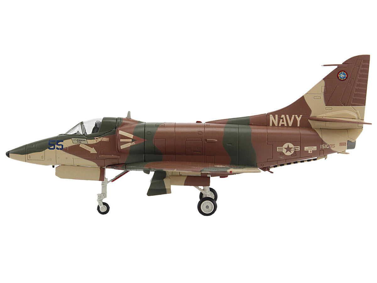 Douglas A-4E Skyhawk Aircraft "Aggressor 151095" (1985/6) United States Navy "Air Power Series" 1/72 Diecast Model by Hobby Master-1