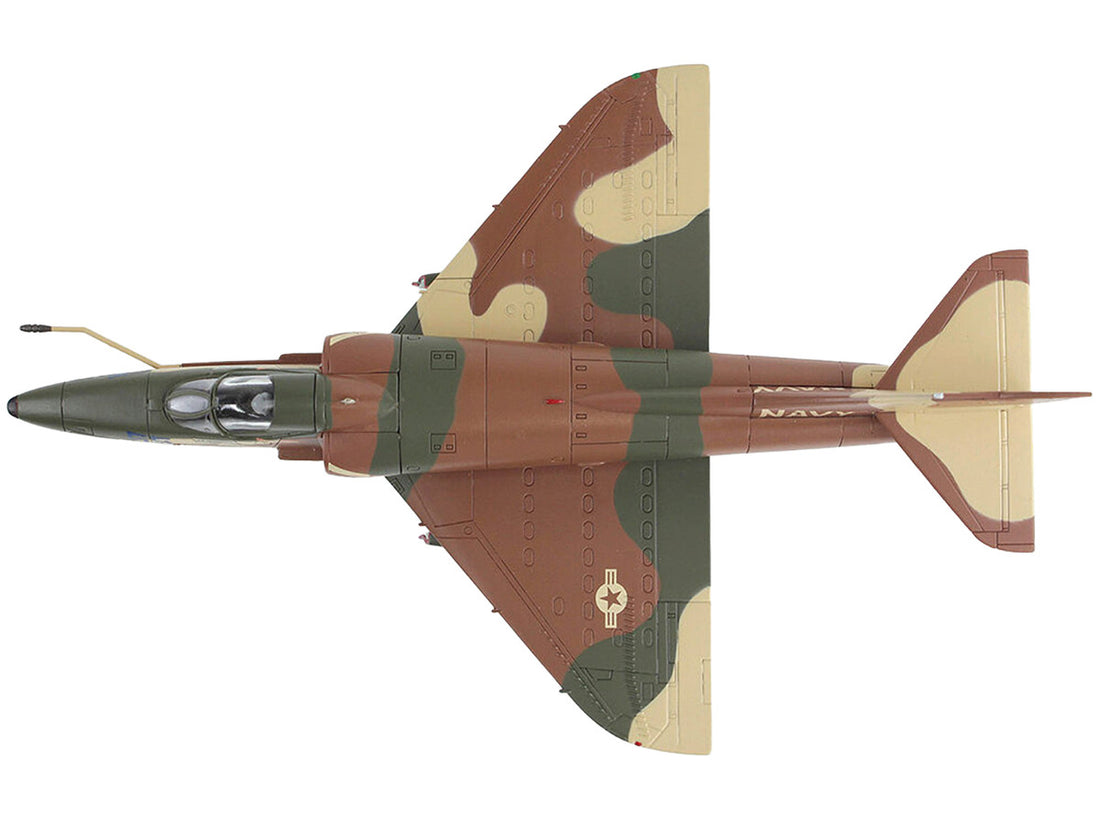 Douglas A-4E Skyhawk Aircraft "Aggressor 151095" (1985/6) United States Navy "Air Power Series" 1/72 Diecast Model by Hobby Master-2
