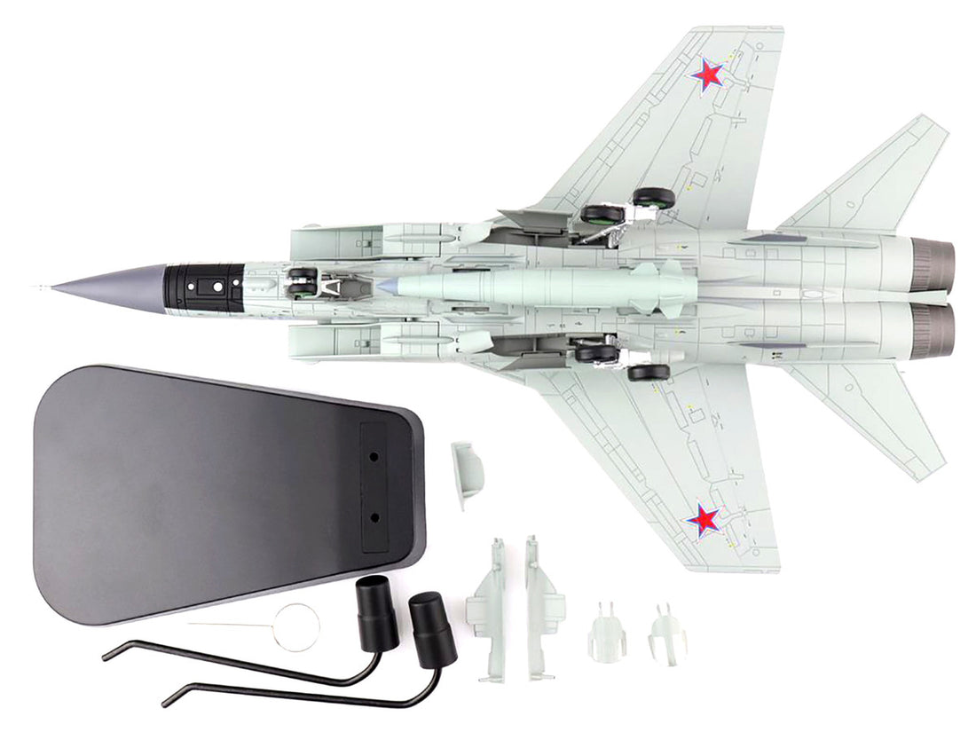 Mikoyan MIG-31K Foxhound D Interceptor Aircraft with KH-47M2 Missile (2022) "Air Power Series" 1/72 Diecast Model by Hobby Master-4