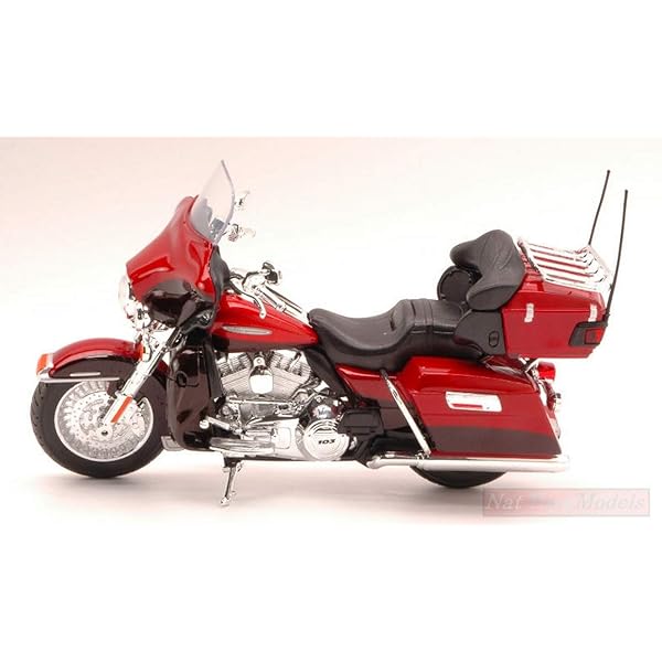Harley-Davidson 2013 FLHTK Electra Glide Ultra Limited Motorcycle 1:12 Diecast by Maisto Side View