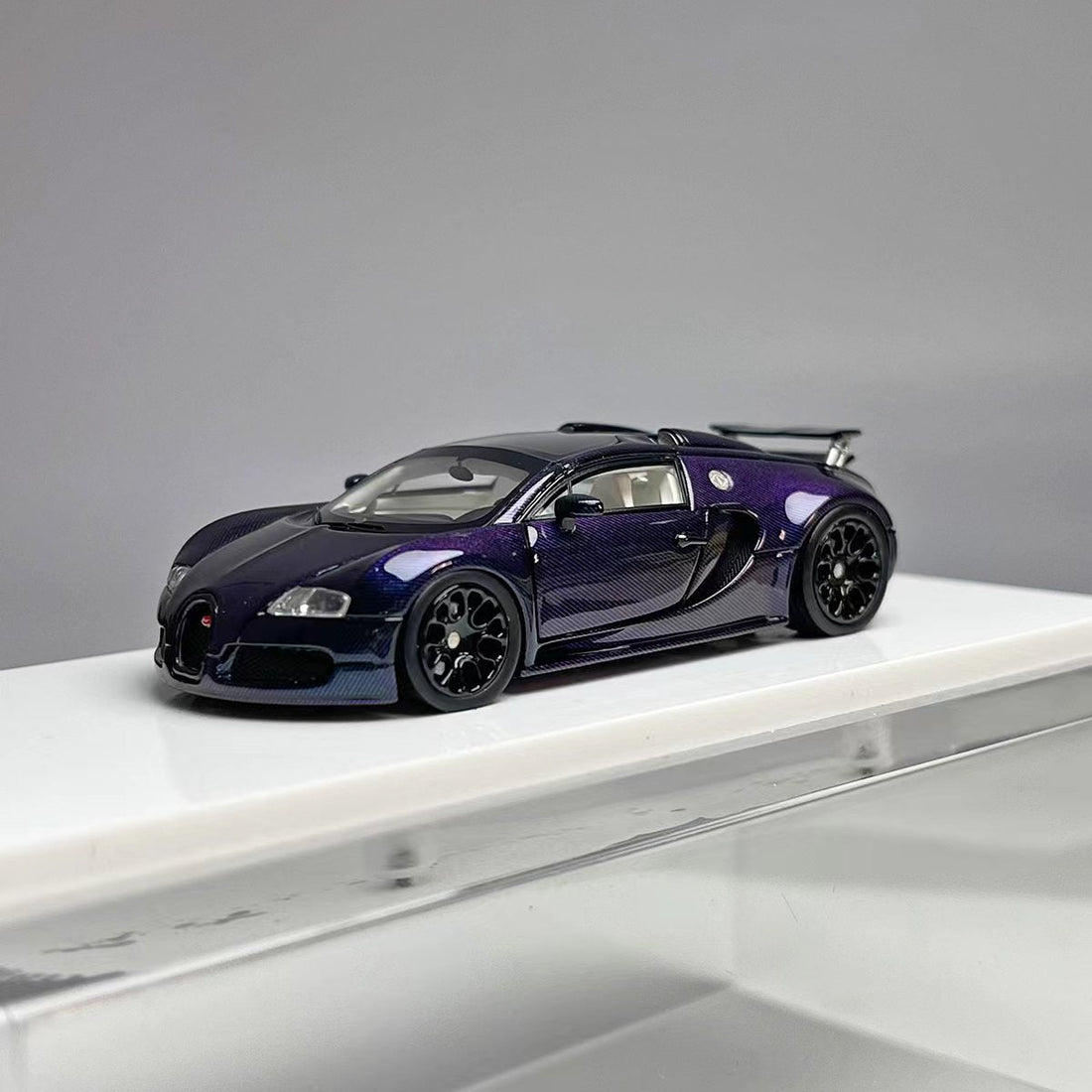 Bugatti Veyron Chameleon Carbon Purple Resin 1:64 by LJM Mounted Angled Side View