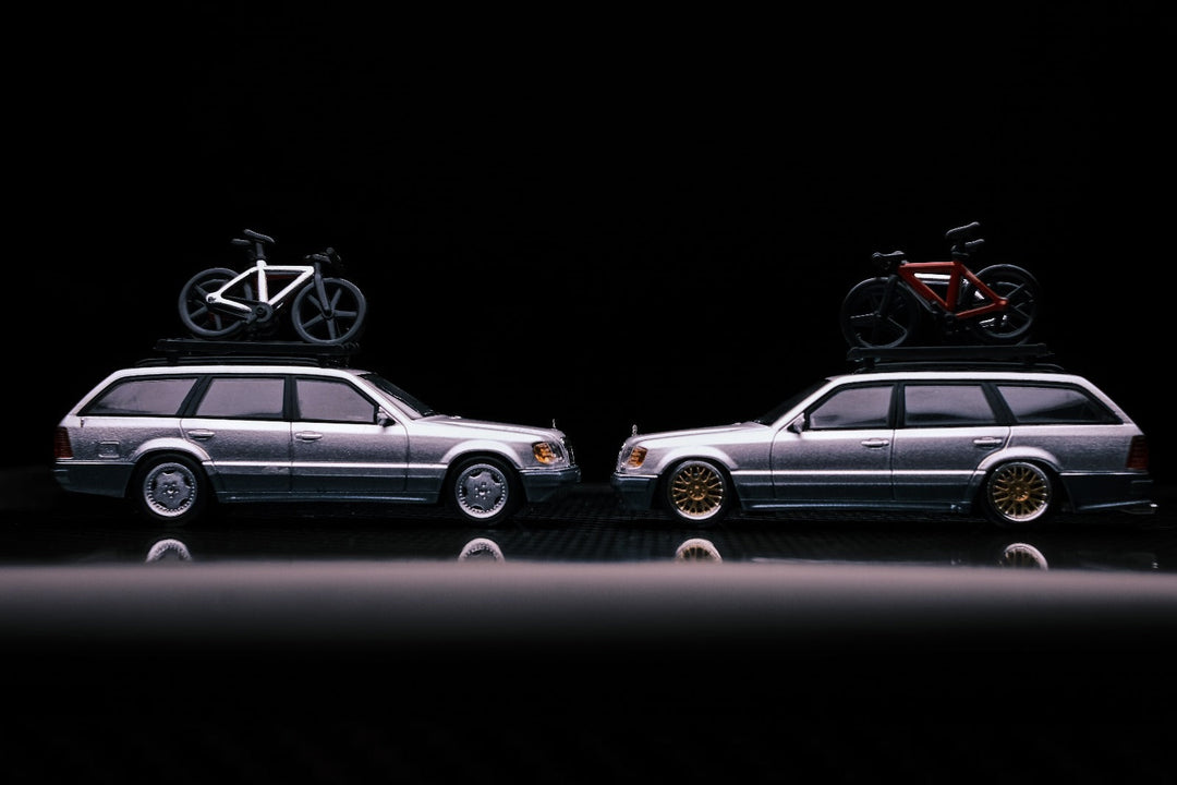 Mercedes-Benz Wagon Version S124 SILVER / BLUE 1:64 by Mortal Twin View