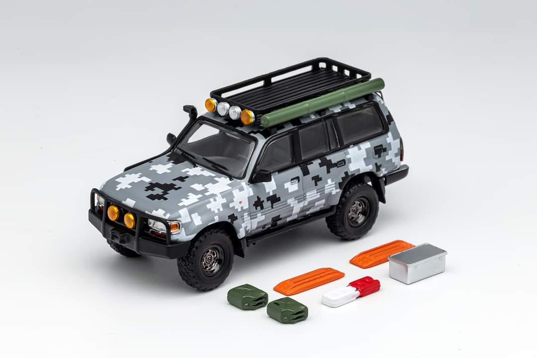 Toyota Land Cruiser LC80 Modified Version With Accessories 1:64 by GCD 4