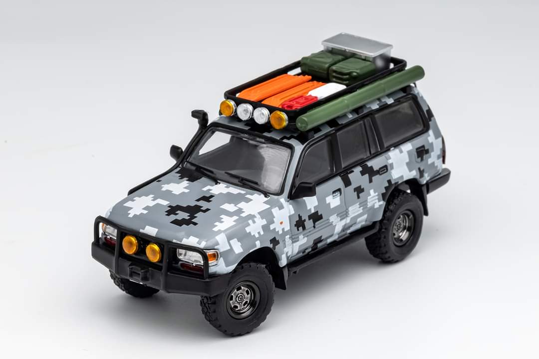 Toyota Land Cruiser LC80 Modified Version With Accessories 1:64 by GCD 3