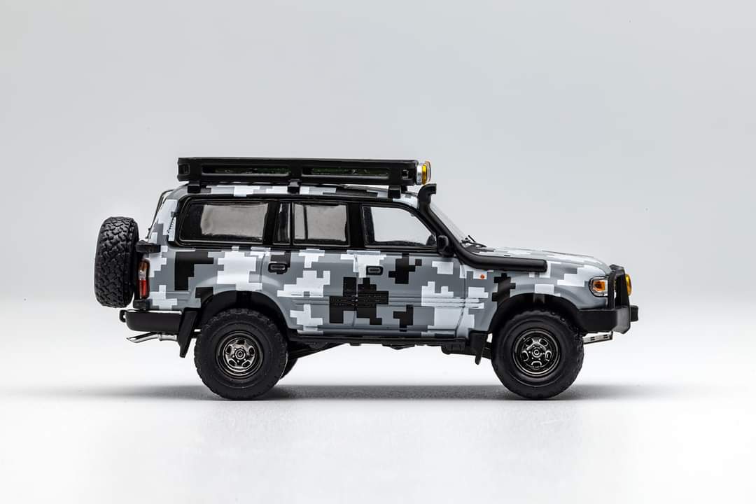 Toyota Land Cruiser LC80 Modified Version With Accessories 1:64 by GCD 5