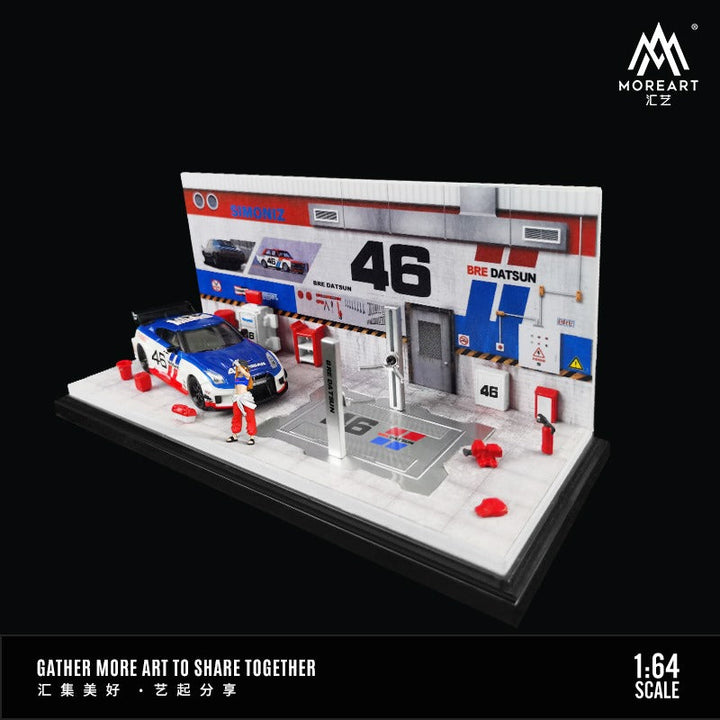 AutoMobile Repair Workshop BRE DATSUN Livery 1:64 MoreArt MO641083 Angle View