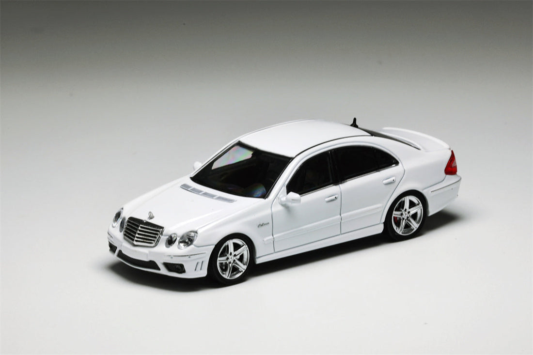 Mercedes-Benz E63 AMG W211 in White Limited to 599 Pcs 1:64 by MK Model 4